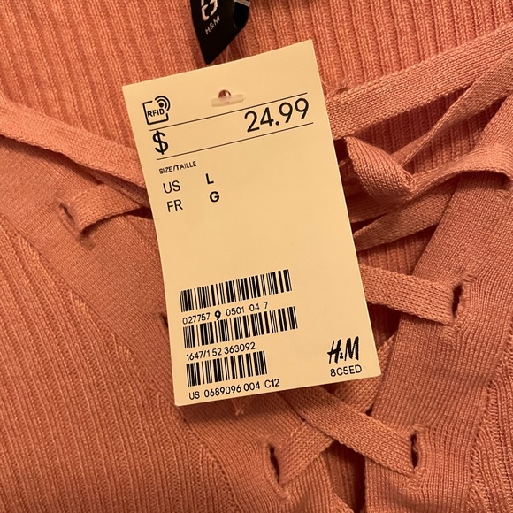 H&M Cropped Sweater - Picture 2 of 2